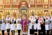 Митрополит Артемий посвятил в госпитальные сестры милосердия восемь хабаровчанок